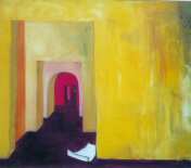 Des tons de jaune et de violine, des corridors vides, un papier blanc par terre.