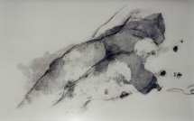 A la pierre noire,et au lavis, un détail d'une femme nue, allongée.
