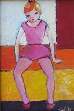 une petite fille en collant de danse est assise sur une table orange.