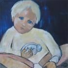 Un enfant triste tient un réveil dans ses mains.